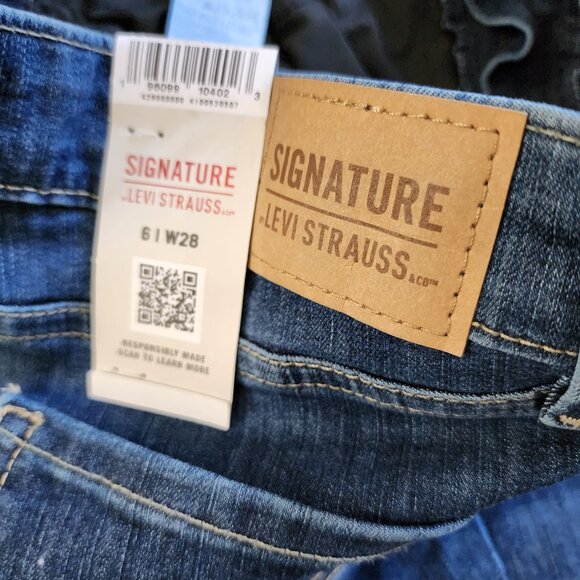 NWT Levi Strauss Signature Women's Shaping High-Rise Straight Jeans Size 6 - Picture 7 of 10